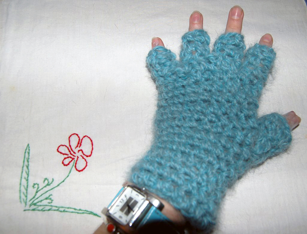 Free Crochet Pattern: Oscar’s Fingerless Gloves