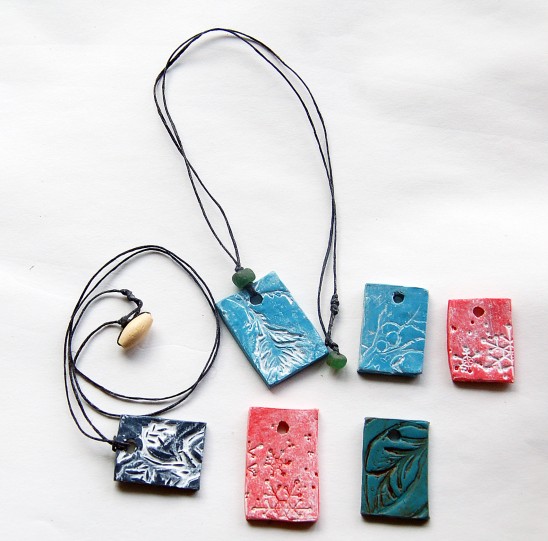 Free Tutorial: Make Your Own Pendant Necklace – Craft Leftovers